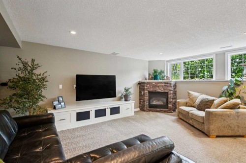 8816 48 Avenue, Calgary, AB 
