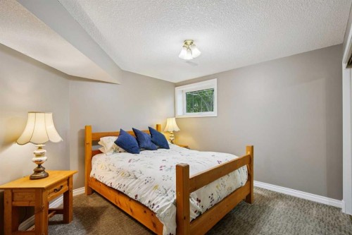 8816 48 Avenue, Calgary, AB 