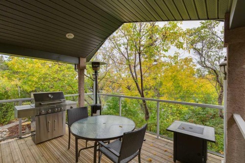 8816 48 Avenue, Calgary, AB 