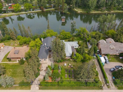 8816 48 Avenue, Calgary, AB 