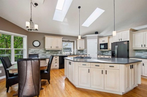 8816 48 Avenue, Calgary, AB 