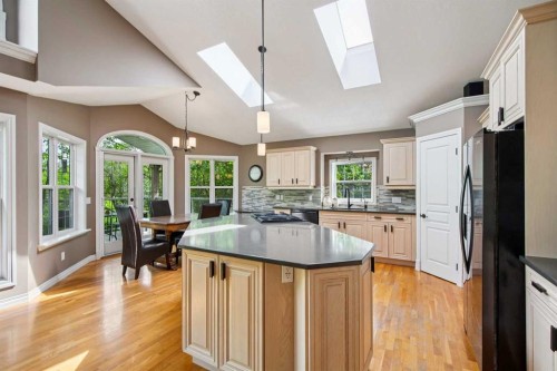 8816 48 Avenue, Calgary, AB 