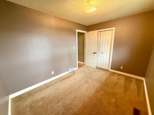 711 10 Avenue Se, High River, AB 