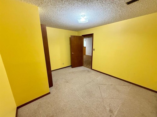 711 10 Avenue Se, High River, AB 