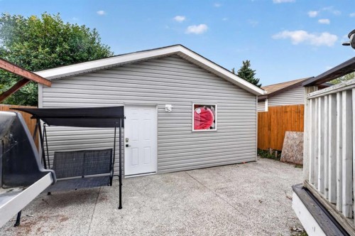 37 Erin Croft Crescent Se, Calgary, AB 