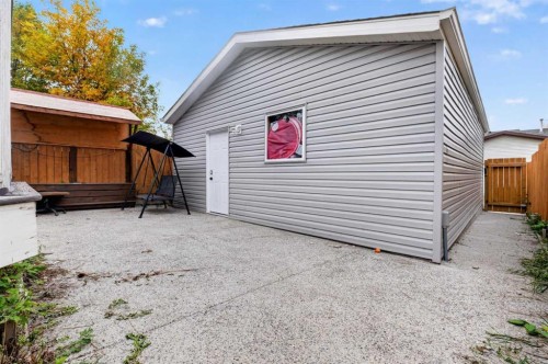 37 Erin Croft Crescent Se, Calgary, AB 
