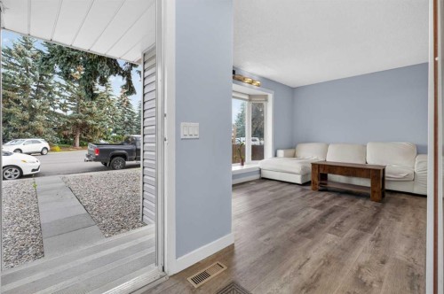 37 Erin Croft Crescent Se, Calgary, AB 