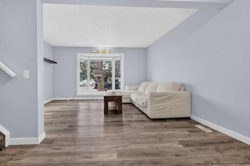 37 Erin Croft Crescent Se, Calgary, AB 