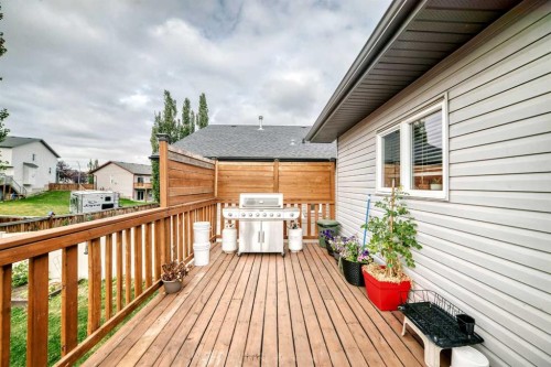 11 Bondar Gate, Carstairs, AB 