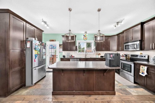 11 Bondar Gate, Carstairs, AB 