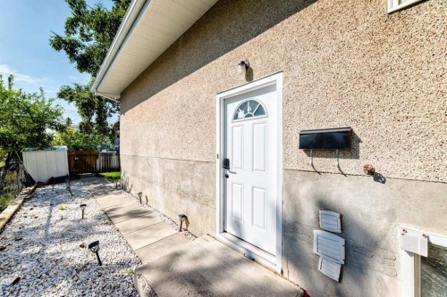 5608 Pensacola Crescent Se, Calgary, AB 