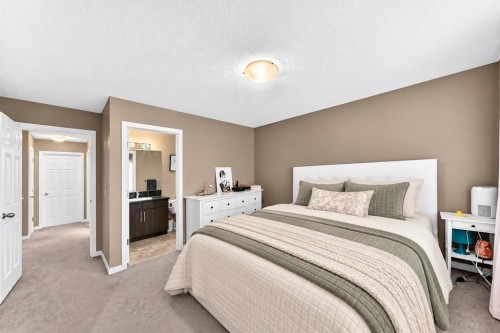 1046 New Brighton Park Se, Calgary, AB 