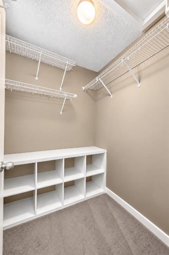 1046 New Brighton Park Se, Calgary, AB 