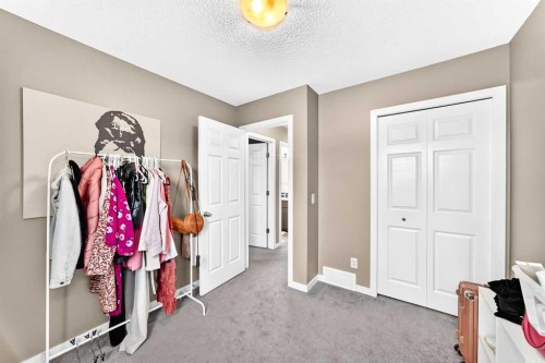 1046 New Brighton Park Se, Calgary, AB 
