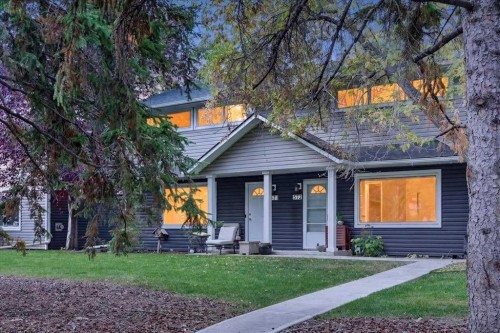 572 Regal Park NE Calgary, AB T2E 0S6