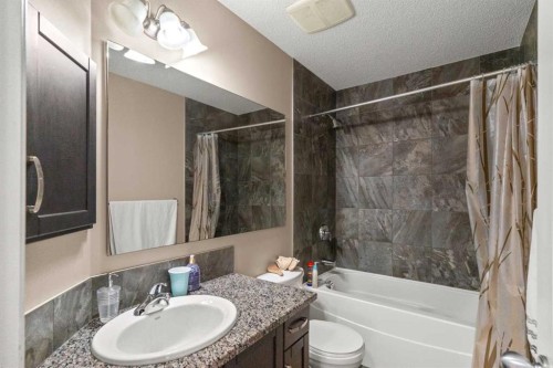 10 Nolanfield Heights Nw, Calgary, AB - Indoor Photo Showing Bathroom