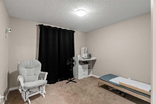 10 Nolanfield Heights Nw, Calgary, AB - Indoor Photo Showing Other Room