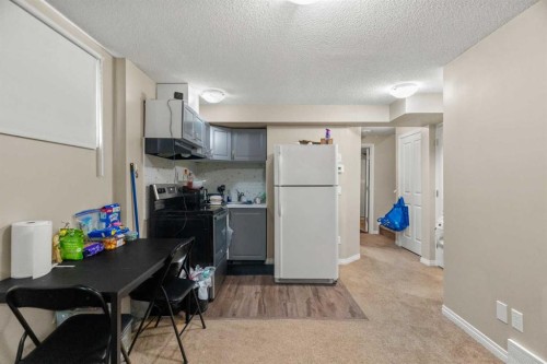 10 Nolanfield Heights Nw, Calgary, AB - Indoor Photo Showing Kitchen