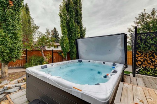 48 Woodglen Court Sw, Calgary, AB 