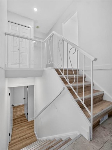 614 Marlborough Way Ne, Calgary, AB 