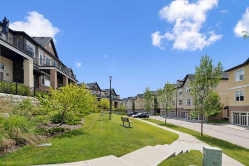 30 Cranbrook Villas Se, Calgary, AB 