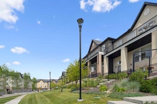 30 Cranbrook Villas Se, Calgary, AB 