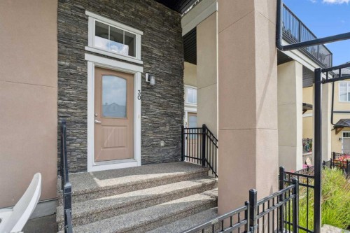 30 Cranbrook Villas Se, Calgary, AB 