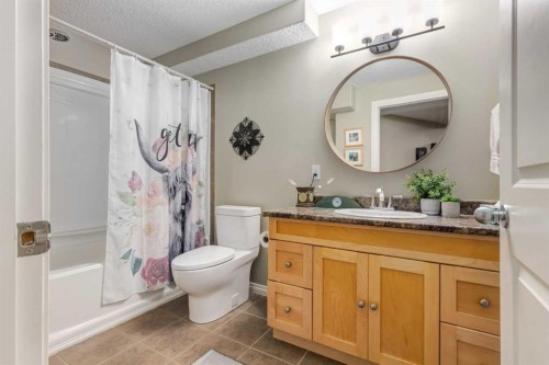 172 Oakmere Way, Chestermere, AB 
