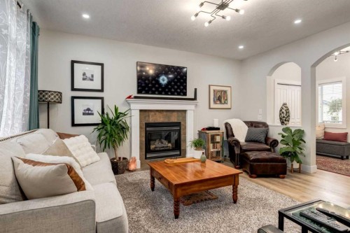 172 Oakmere Way, Chestermere, AB 