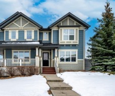 702 Panamount Boulevard NW Calgary, AB T3K 0P7