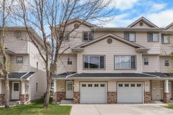 33 Country Hills Cove NW Calgary, AB T3K 5G7