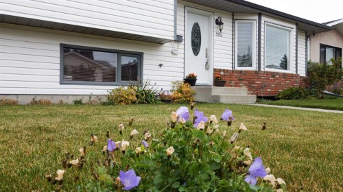 5715 58 Avenue, Olds, AB 