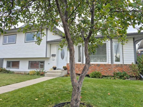 5715 58 Avenue, Olds, AB 