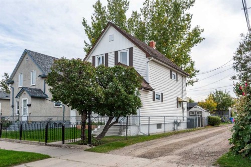 1731 26 Avenue Se, Calgary, AB 