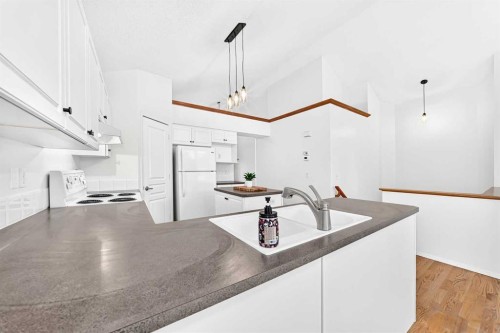 73 Inverness Green Se, Calgary, AB 
