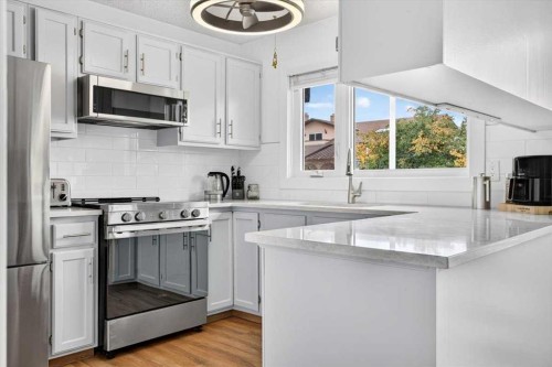 63 Beaconsfield Way Nw, Calgary, AB 