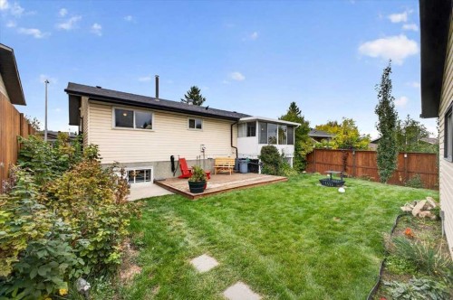 63 Beaconsfield Way Nw, Calgary, AB 