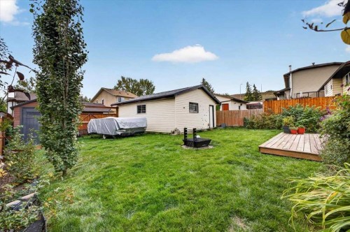 63 Beaconsfield Way Nw, Calgary, AB 