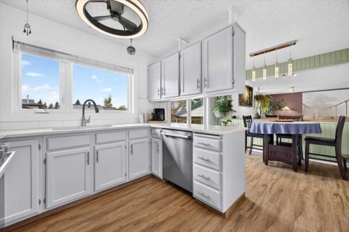 63 Beaconsfield Way Nw, Calgary, AB 