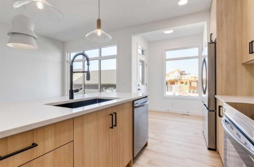 819 Sora Boulevard Se, Calgary, AB 