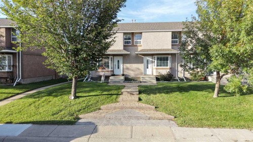 7-636 52 Avenue  Claresholm, AB T0L 0T0