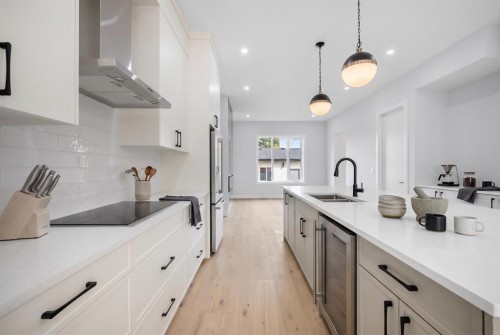 8308 34 Avenue Nw, Calgary, AB 
