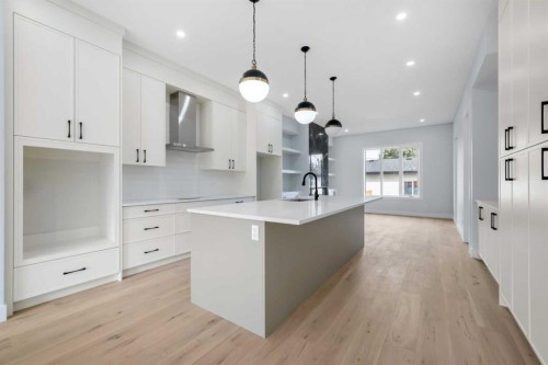 8308 34 Avenue Nw, Calgary, AB 