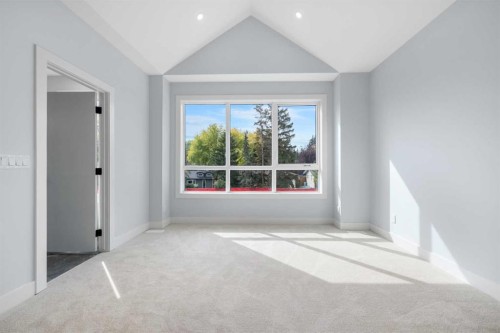 8308 34 Avenue Nw, Calgary, AB 