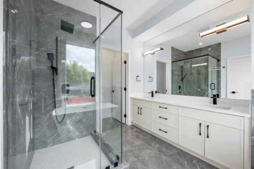 8308 34 Avenue Nw, Calgary, AB 