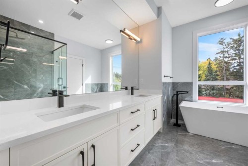 8308 34 Avenue Nw, Calgary, AB 