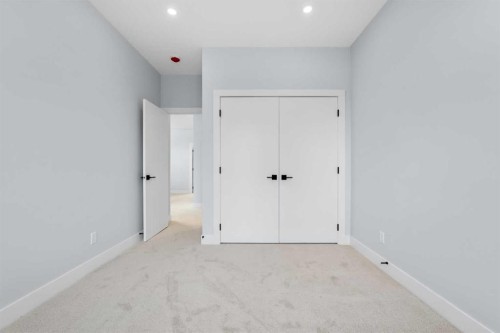 8308 34 Avenue Nw, Calgary, AB 