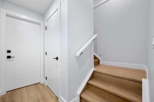 8308 34 Avenue Nw, Calgary, AB 