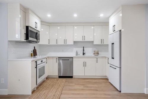 8308 34 Avenue Nw, Calgary, AB 