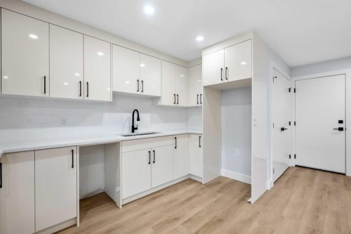 8308 34 Avenue Nw, Calgary, AB 